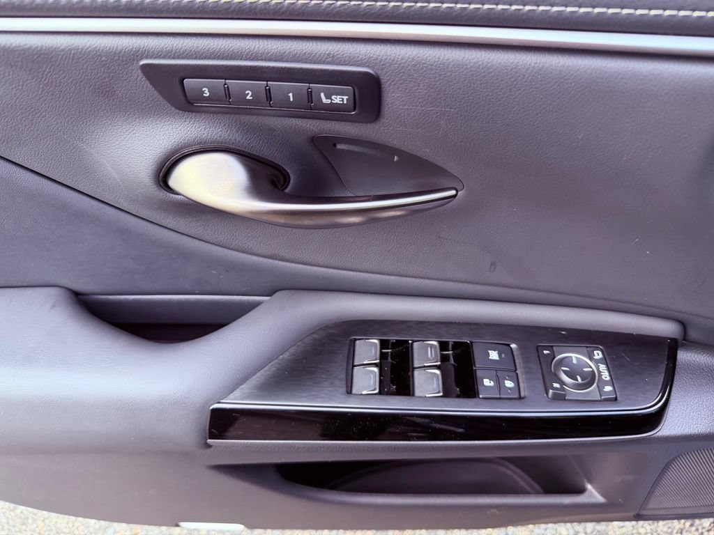 Certified 2024 Lexus ES 300h w/ Premium Package FWD image 17