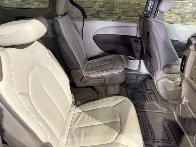Used 2019 Chrysler Pacifica Touring-L Plus w/ Advanced Safetytec Group FWD image 32