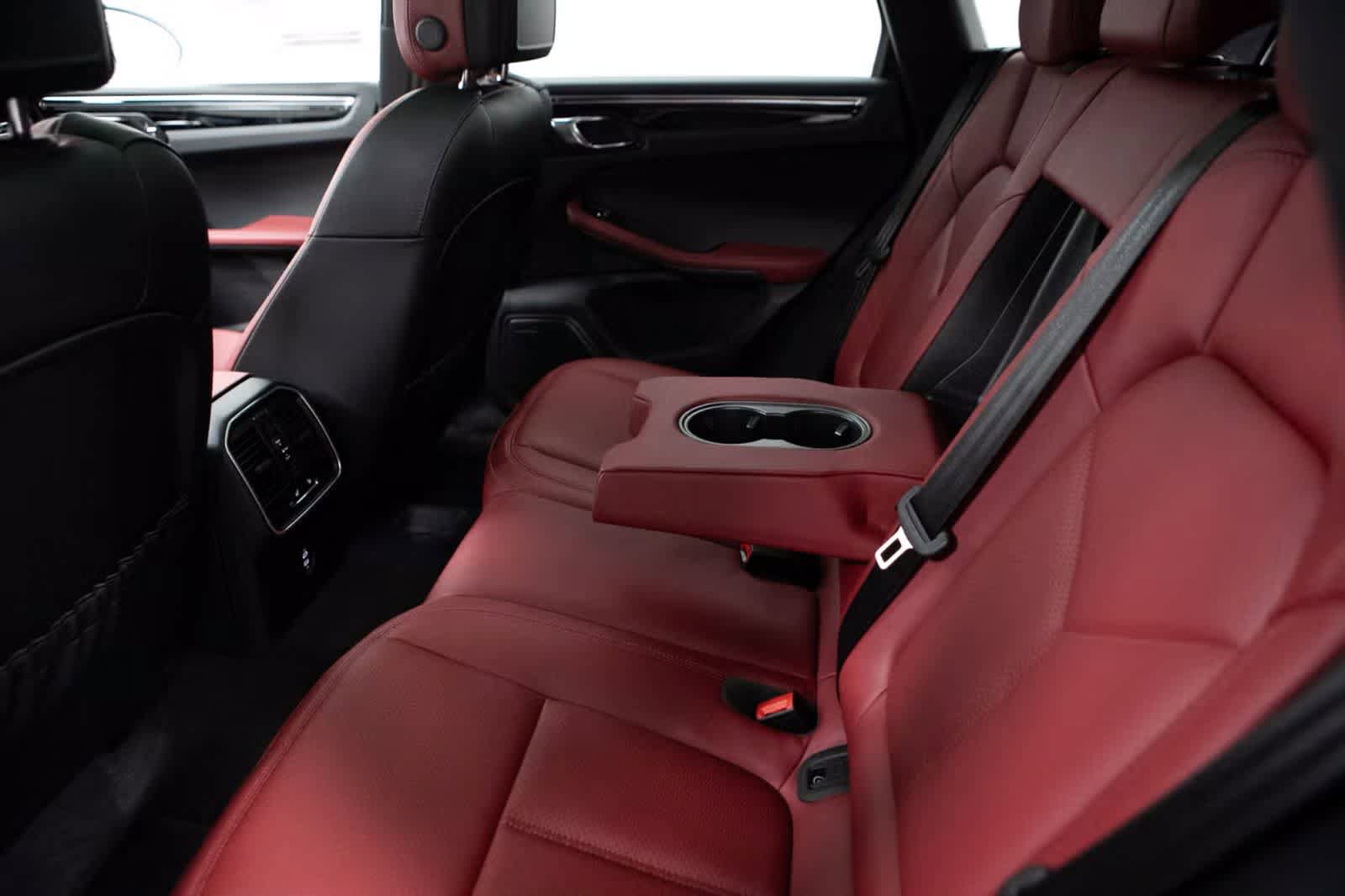 Certified 2026 Porsche Macan AWD/4WD image 35