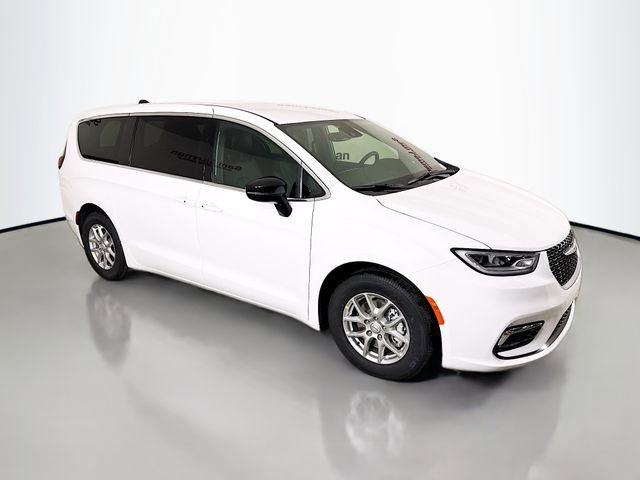 New 2026 Chrysler Pacifica Select
