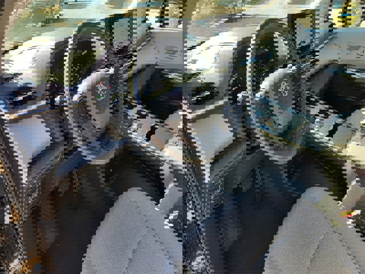 Used 2025 Toyota Sienna LE image 15