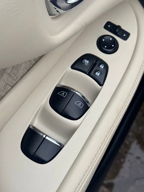 Used 2024 Nissan Murano SL image 17