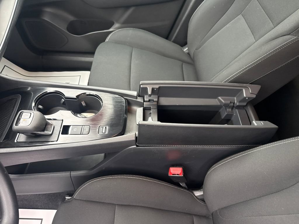 Used 2025 Nissan Rogue S image 27