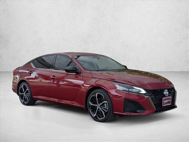 Used 2024 Nissan Altima 2.5 SR image 3