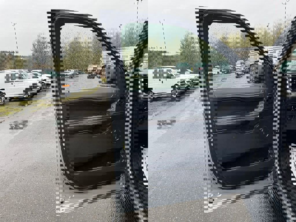 Used 2024 Ford Expedition XLT image 12