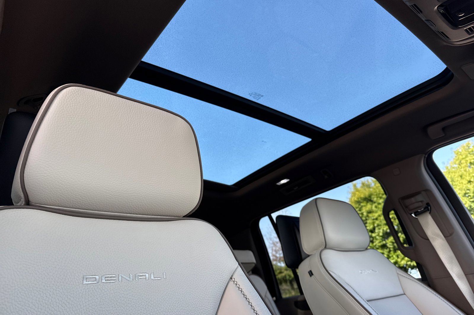 New 2026 GMC Yukon XL Denali w/ Denali Reserve Package image 20