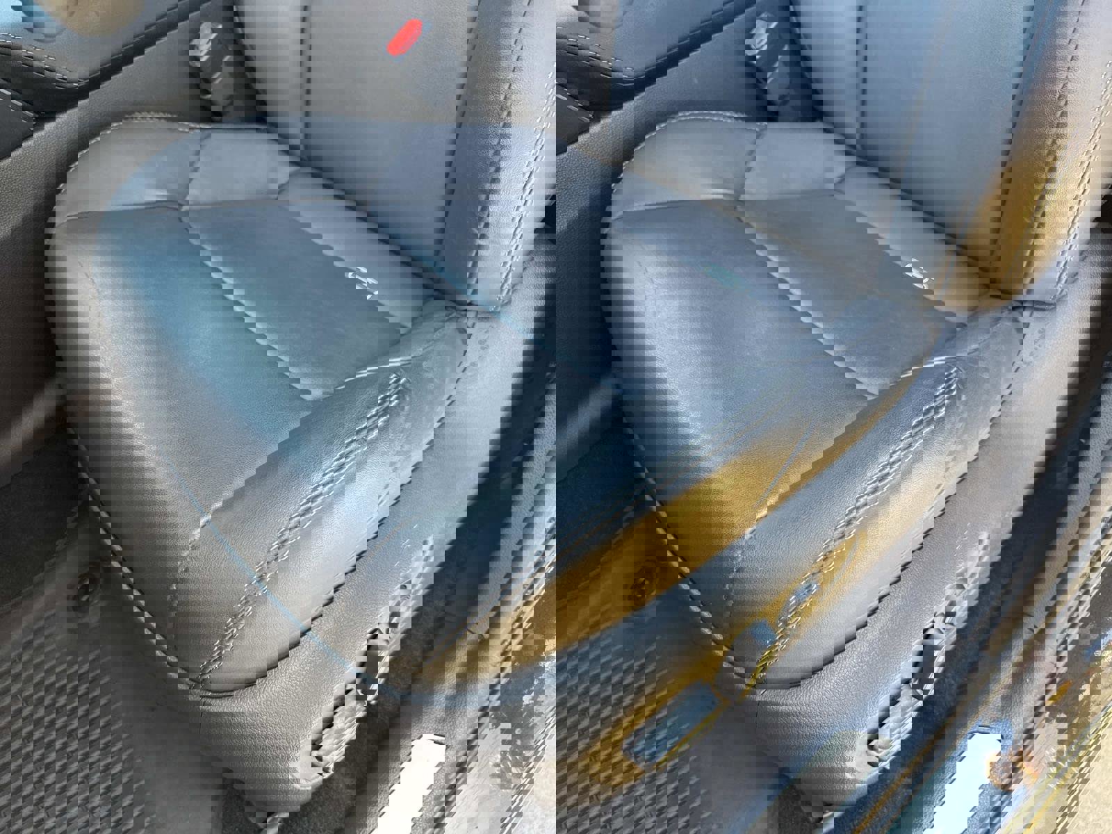 Used 2023 Toyota Venza XLE image 13