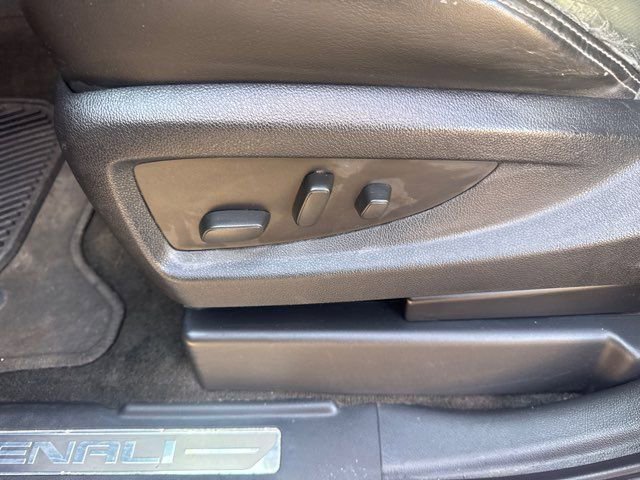 Used 2015 GMC Sierra 1500 Denali w/ Driver Alert Package image 23