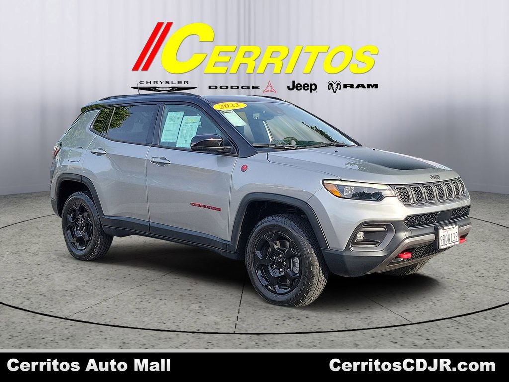Used 2023 Jeep Compass Trailhawk w/ Trailhawk Elite Group image 1