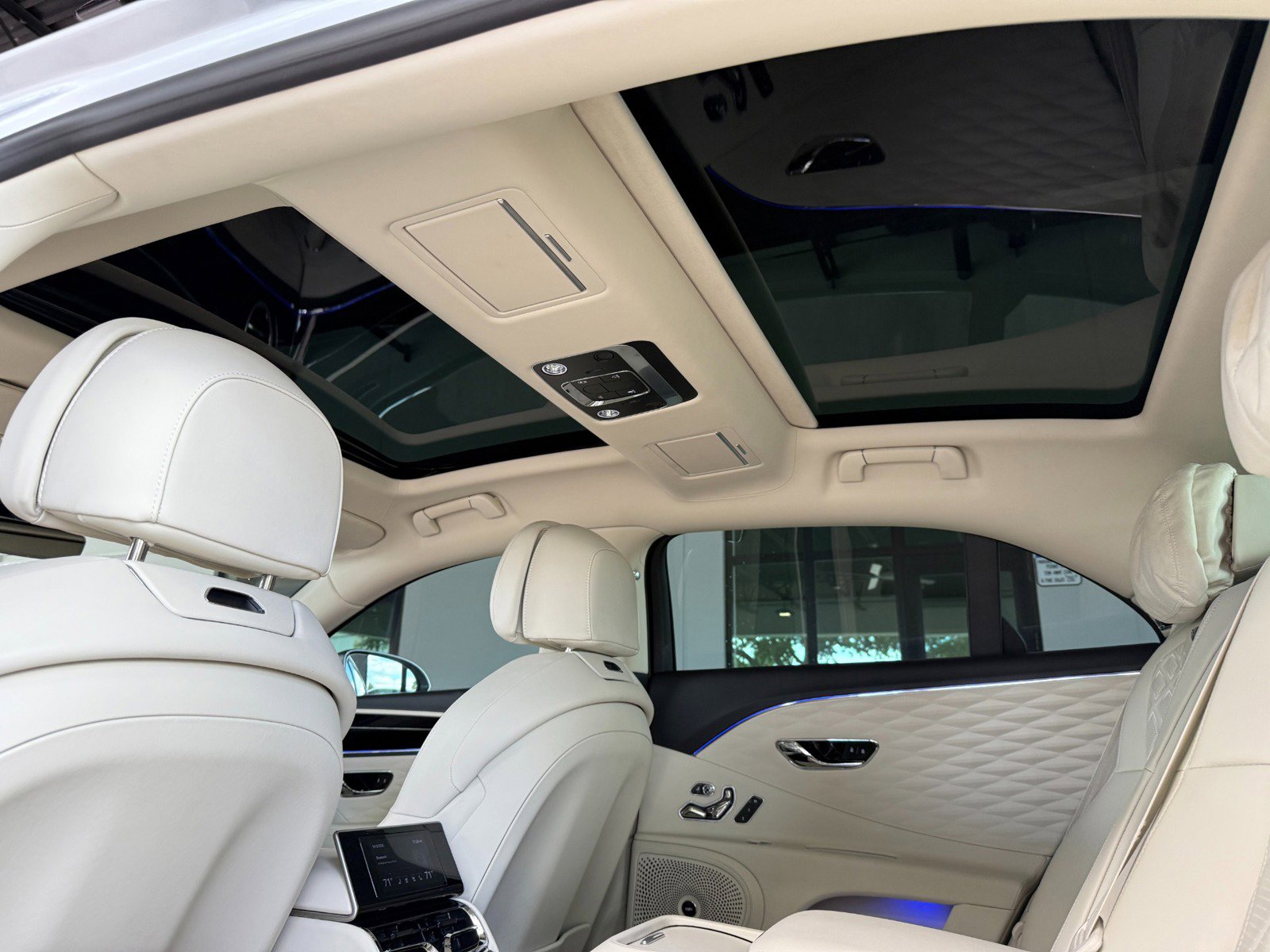 Used 2022 Bentley Flying Spur W12 image 24