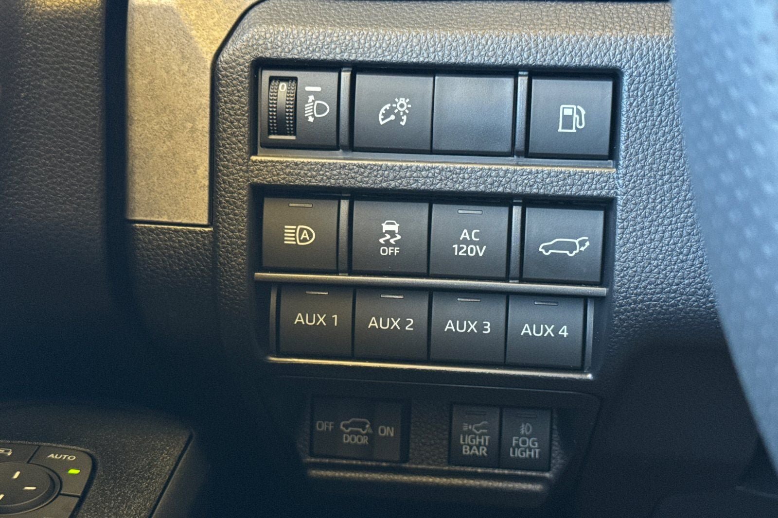 New 2026 Toyota 4Runner Trailhunter AWD/4WD image 32