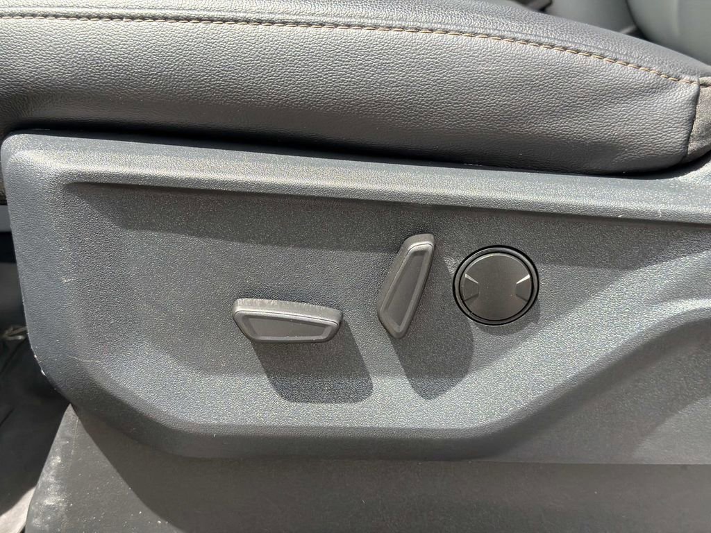 Used 2025 Ford F150 Lariat w/ Equipment Group 501A Mid image 22