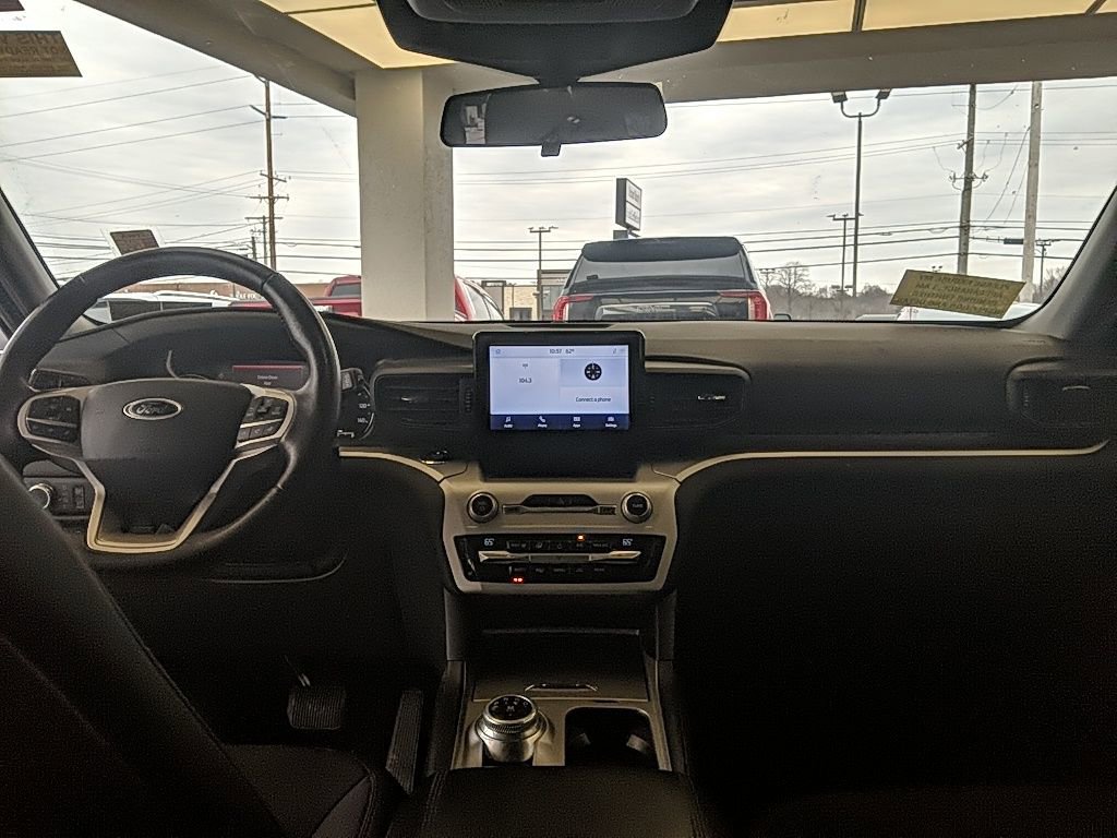 Used 2020 Ford Explorer XLT w/ Comfort Package image 16
