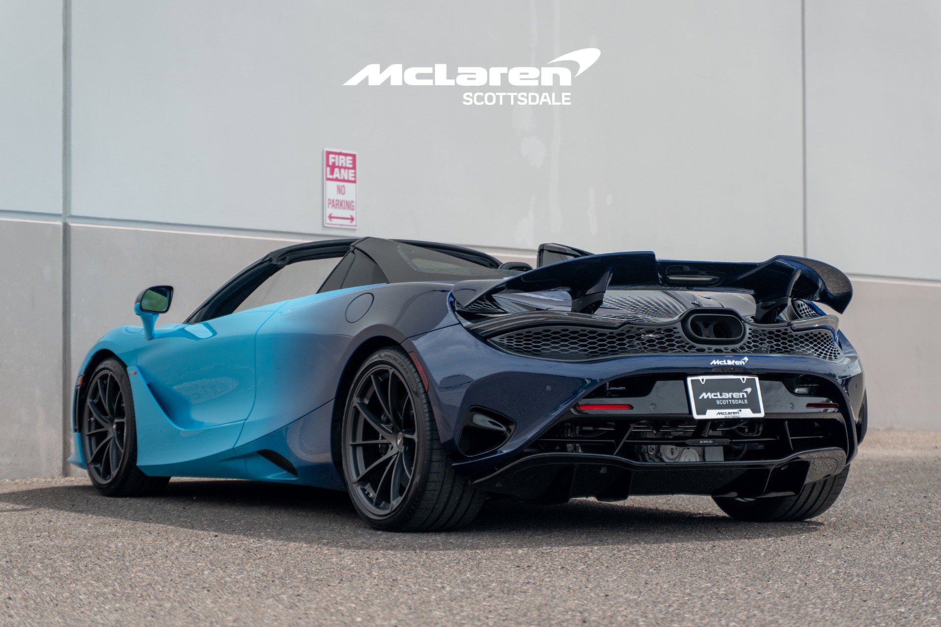 Used 2025 McLaren 750S Spider RWD image 5