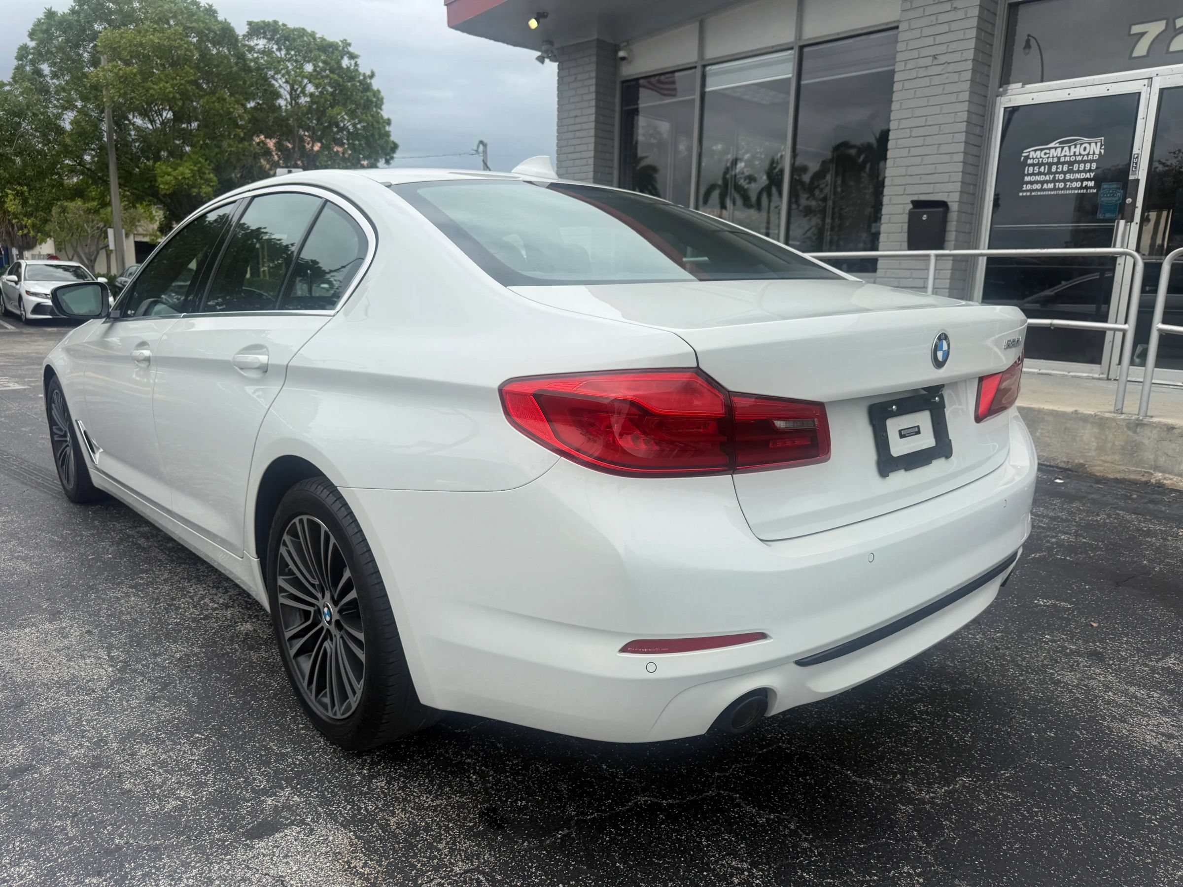 Used 2019 BMW 530i w/ Convenience Package RWD image 6