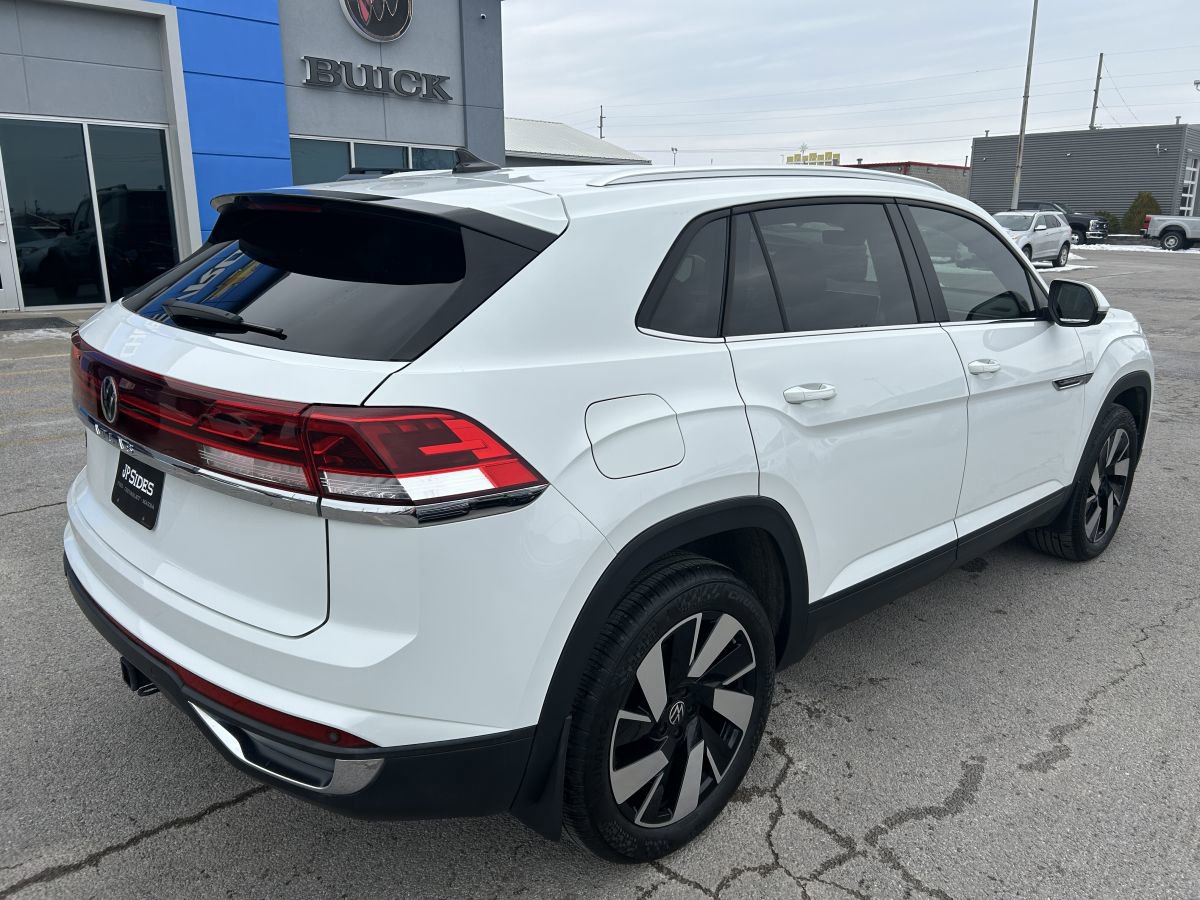 Used 2024 Volkswagen Atlas Cross Sport SE image 3