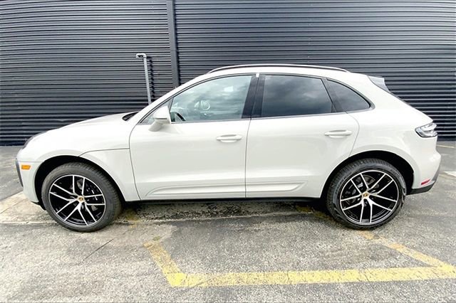 Certified 2026 Porsche Macan AWD/4WD image 2