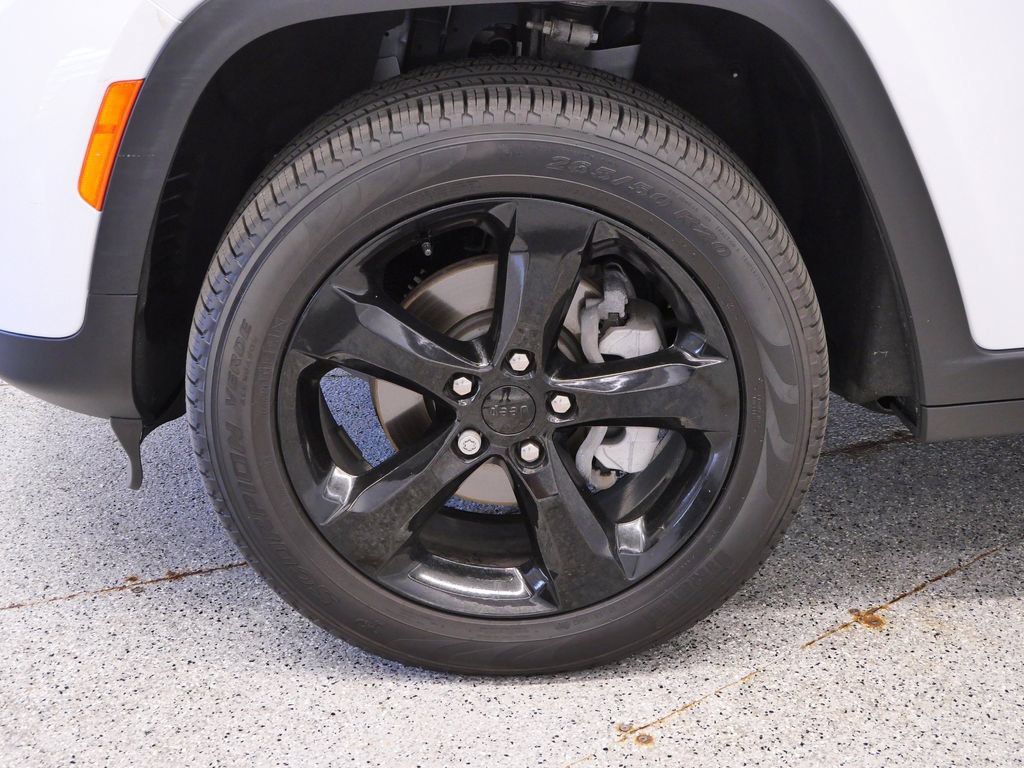Certified 2024 Jeep Grand Cherokee Limited w/ Black Appearance Package AWD/4WD image 12