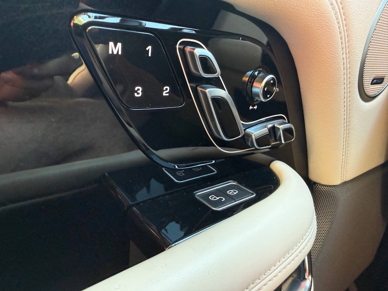 Used 2018 Land Rover Range Rover HSE AWD/4WD image 12