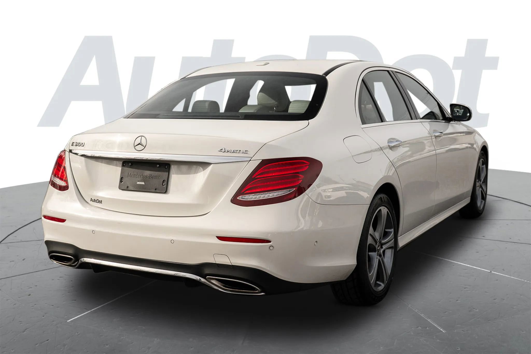 Used 2018 Mercedes-Benz E 300 4MATIC image 3