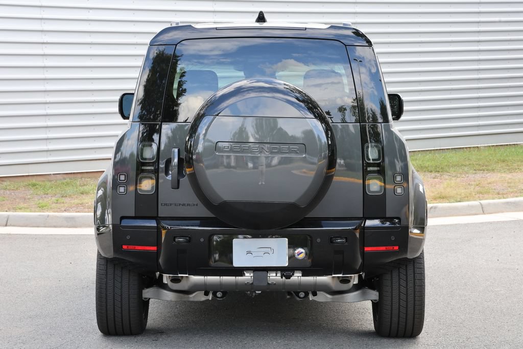 New 2026 Land Rover Defender 110 X-Dynamic SE AWD/4WD image 3