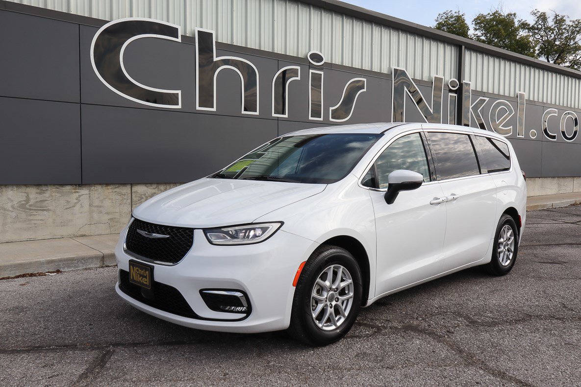 Used 2023 Chrysler Pacifica Touring-L