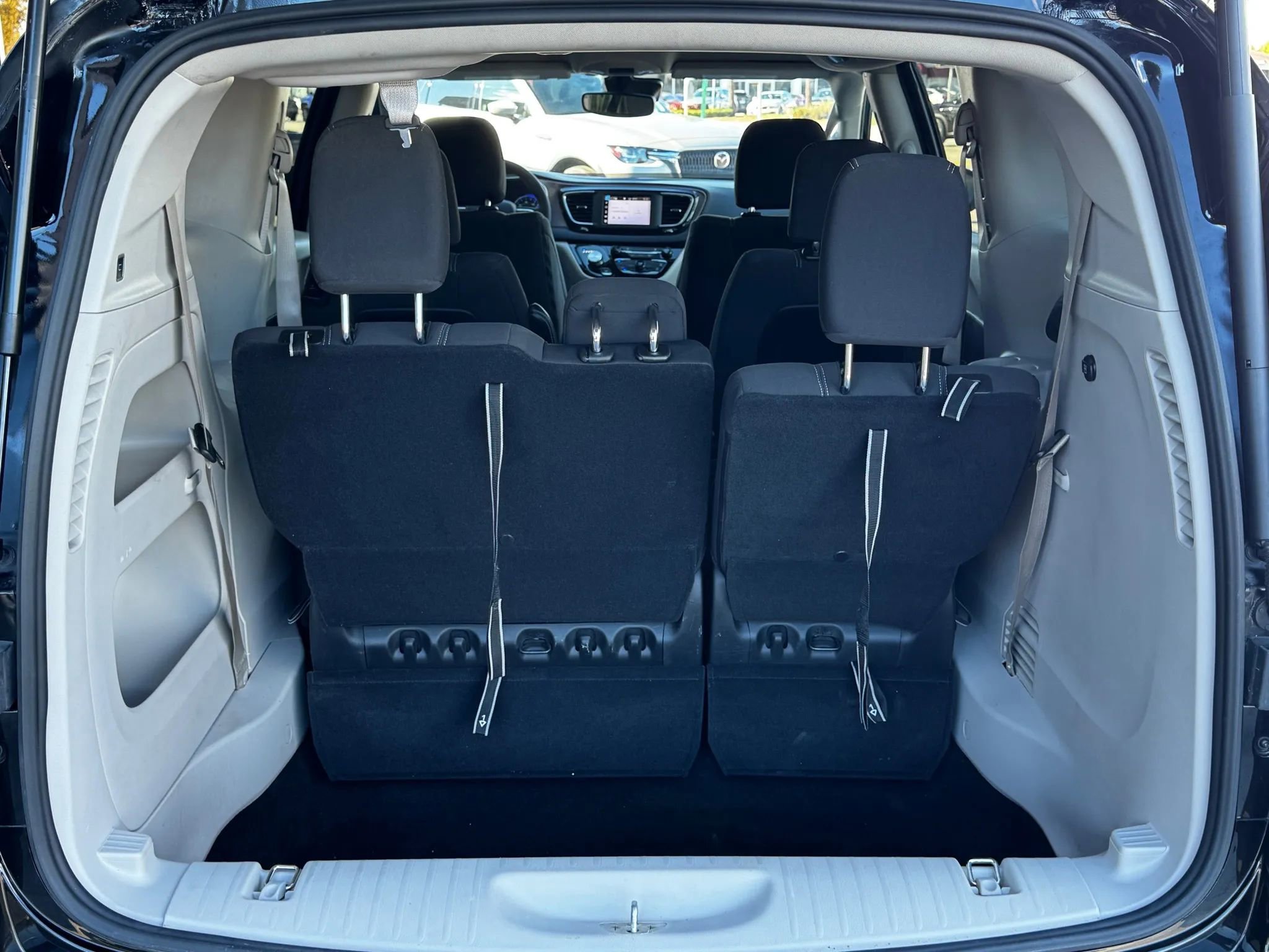 Used 2024 Chrysler Voyager LX FWD image 8