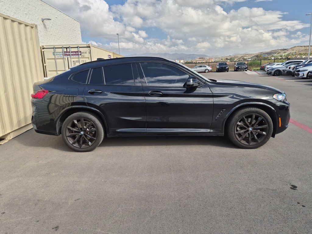 Certified 2025 BMW X4 xDrive30i w/ Premium Package AWD/4WD image 3