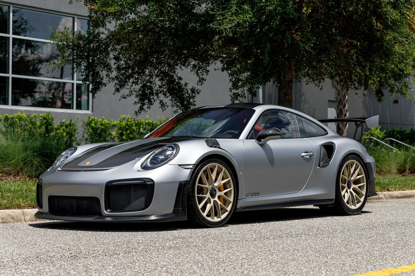 Used 2018 Porsche 911 GT2 RS w/ Weissach Package RWD image 21
