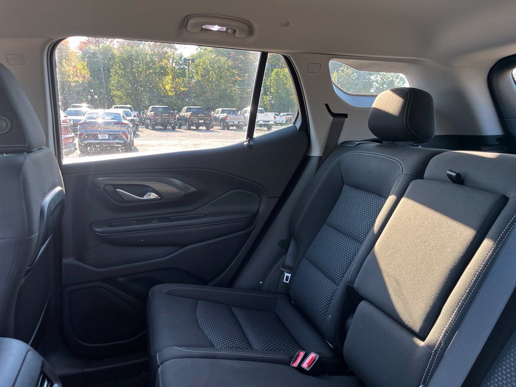 Used 2024 GMC Terrain SLE w/ Driver Convenience Package FWD image 19