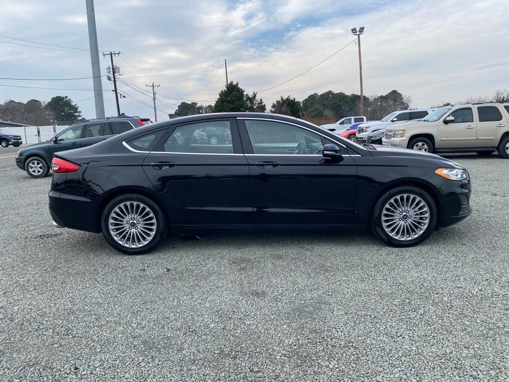 Used 2020 Ford Fusion SE image 3