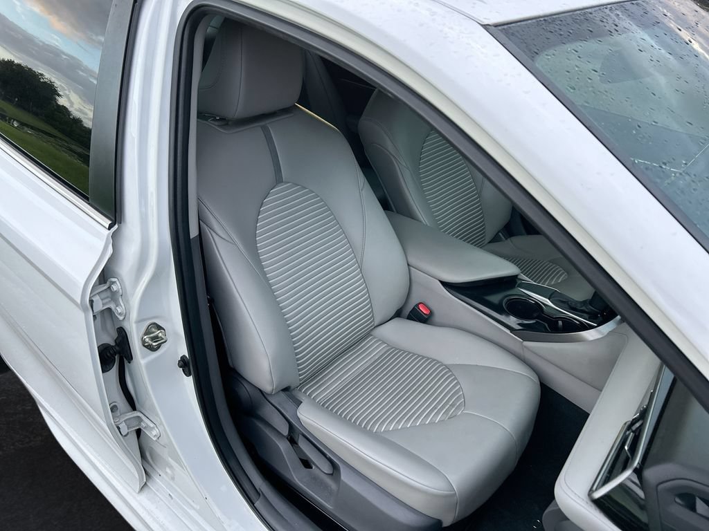 Used 2020 Toyota Camry SE FWD image 30