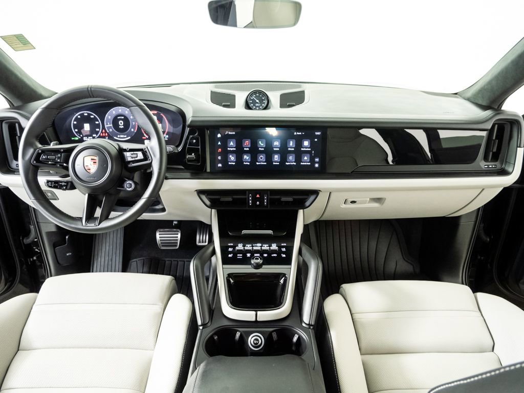 Used 2025 Porsche Cayenne GTS image 19