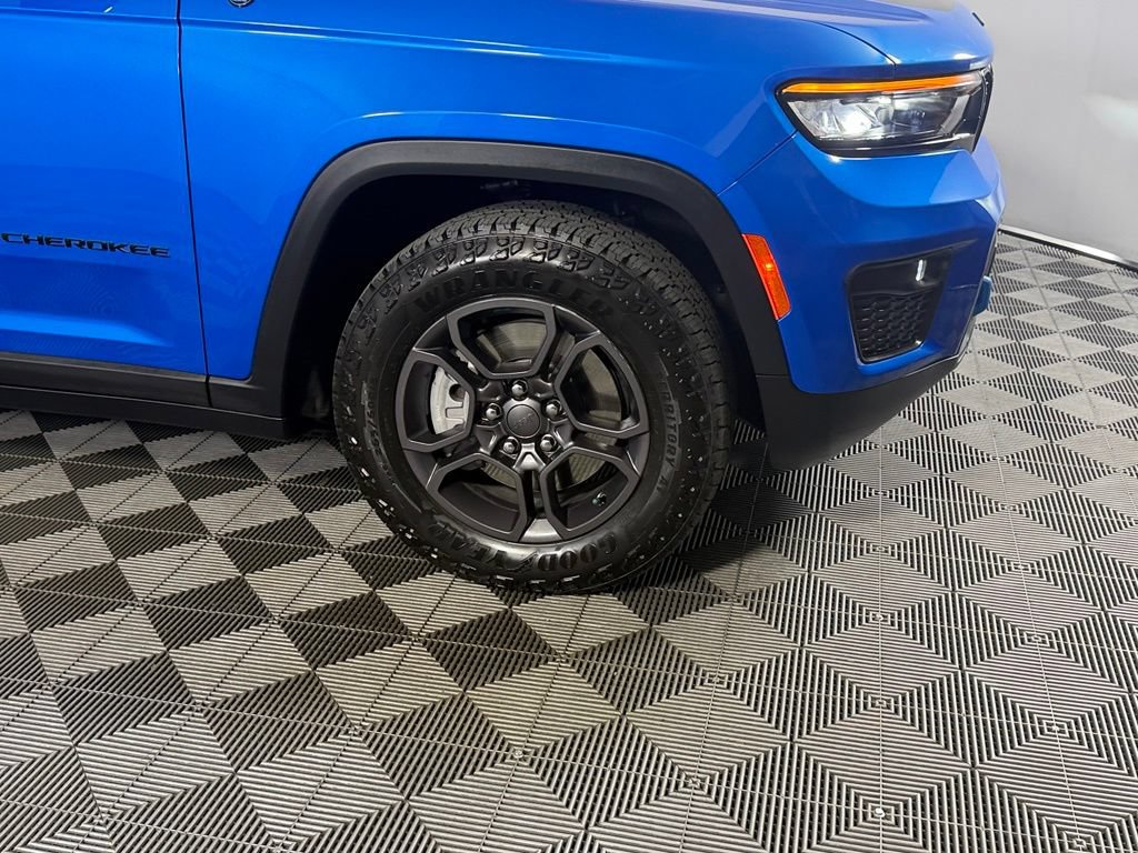 Used 2023 Jeep Grand Cherokee Trailhawk AWD/4WD image 7