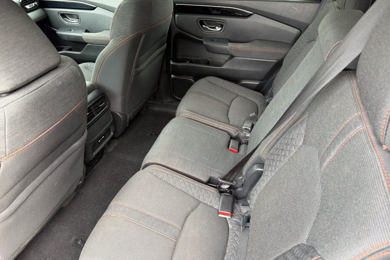 Used 2025 Honda Pilot Sport image 4