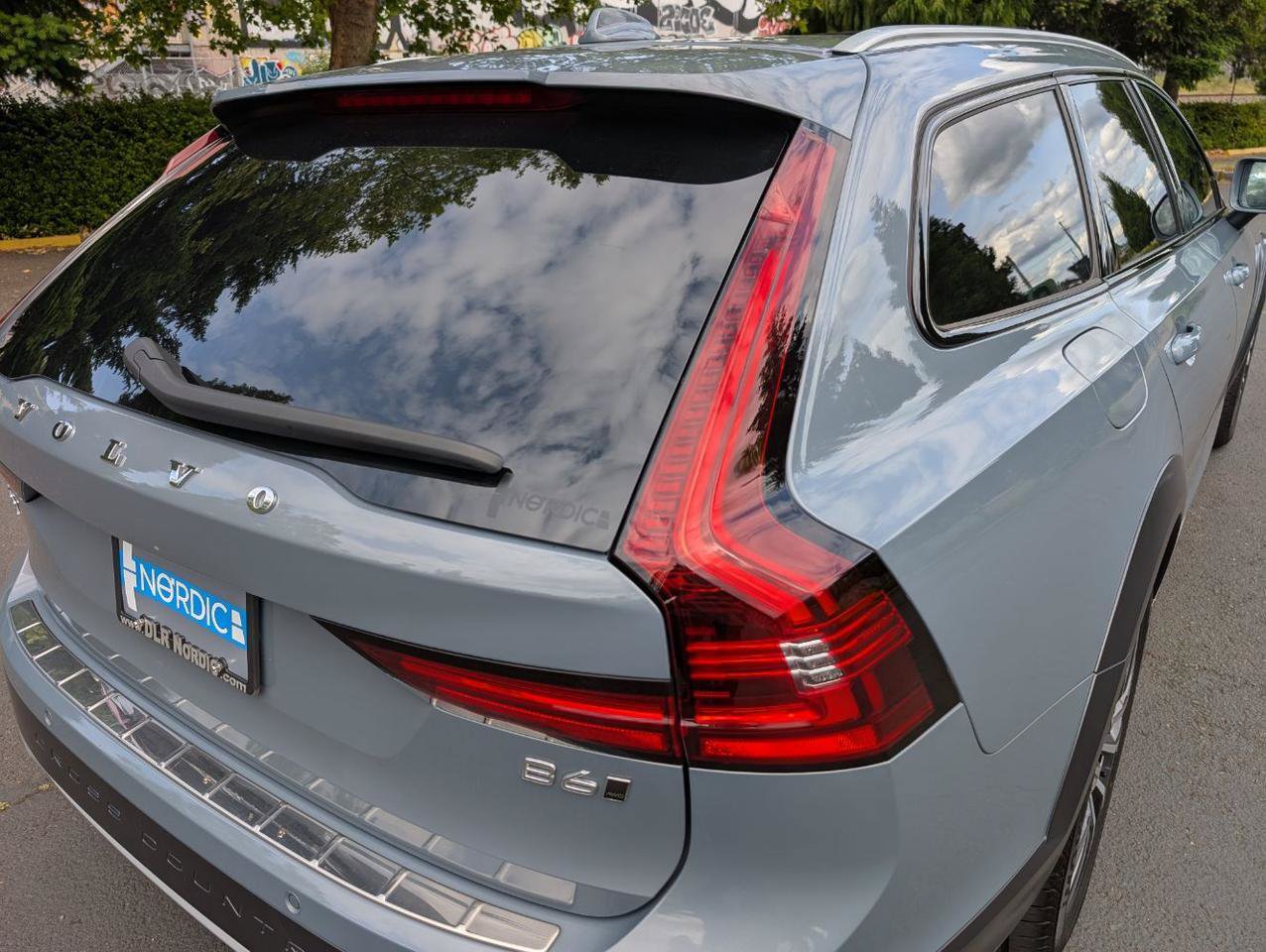 Used 2022 Volvo V90 B6 Cross Country w/ Protection Package AWD/4WD image 24