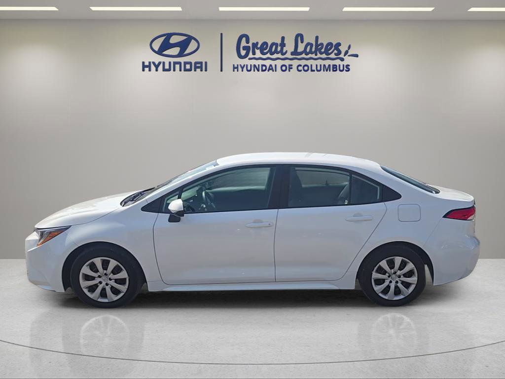 Used 2025 Toyota Corolla LE FWD image 2