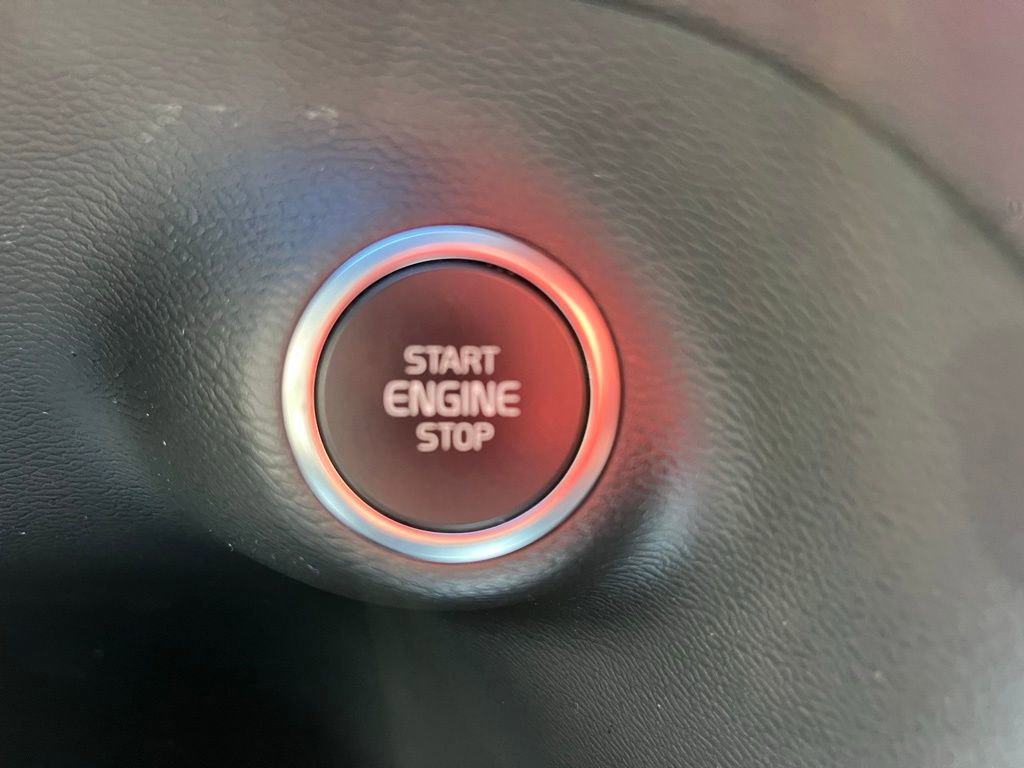 Used 2019 Volvo XC40 T5 R-Design image 16