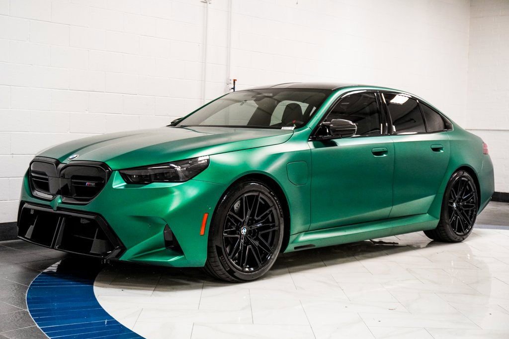 Used 2025 BMW M5 w/ Carbon Package image 4