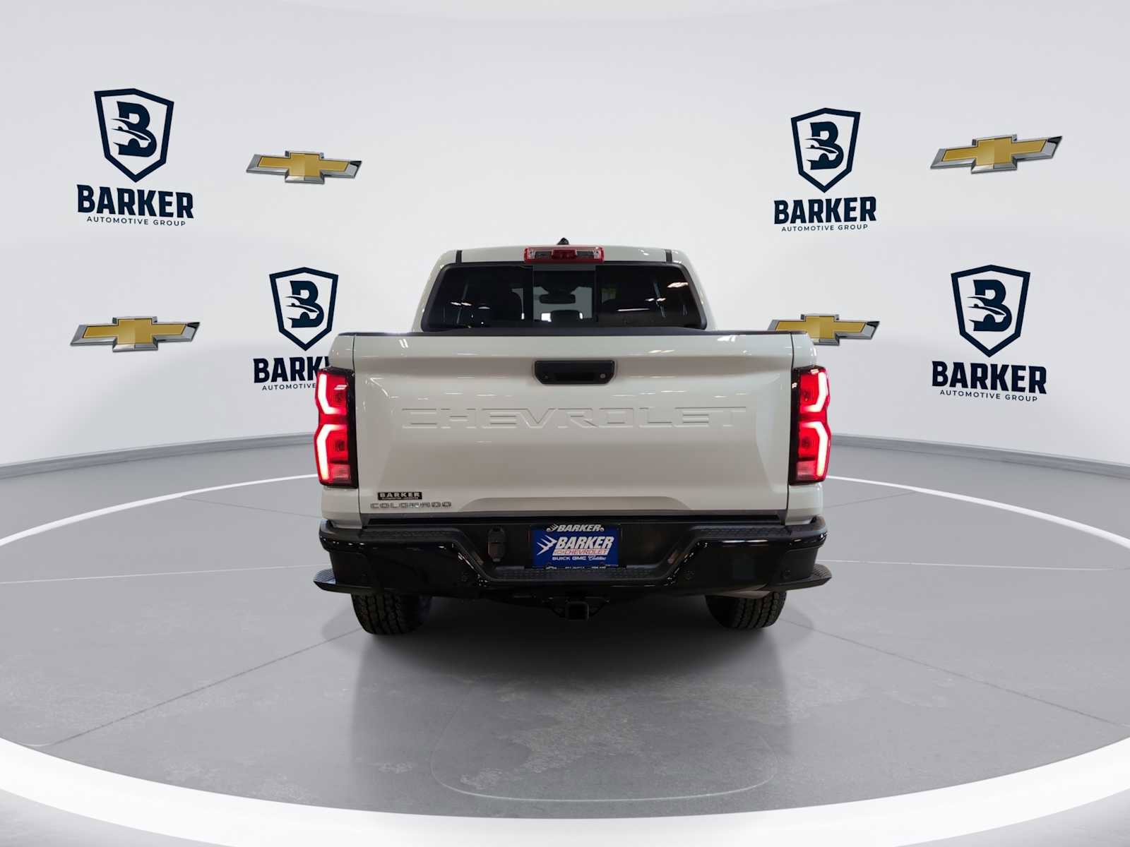 Used 2025 Chevrolet Colorado Z71 w/ Technology Package AWD/4WD image 7