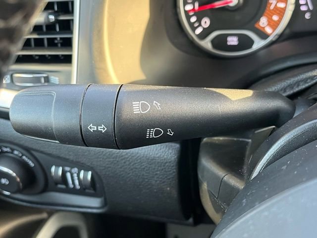 Used 2020 Jeep Renegade Latitude w/ Cold Weather Group image 39