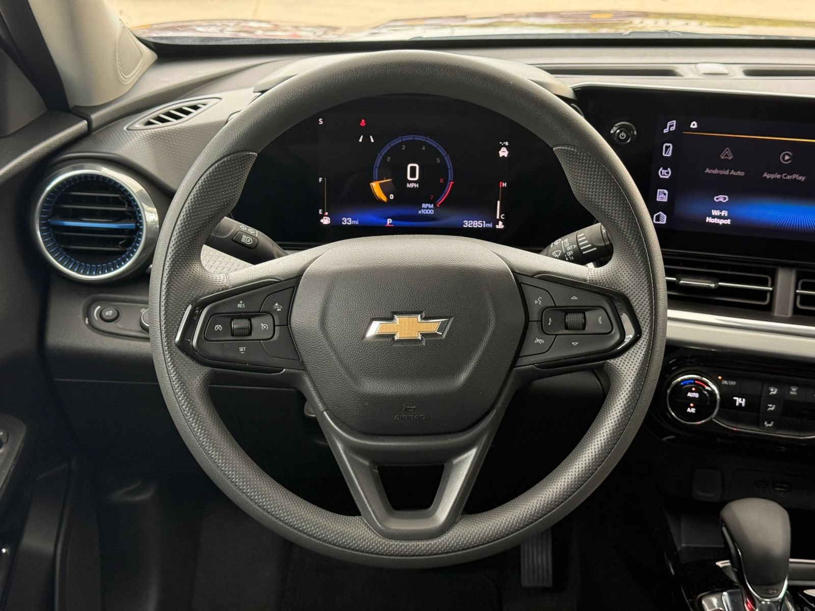 Used 2025 Chevrolet Trax LT FWD image 28