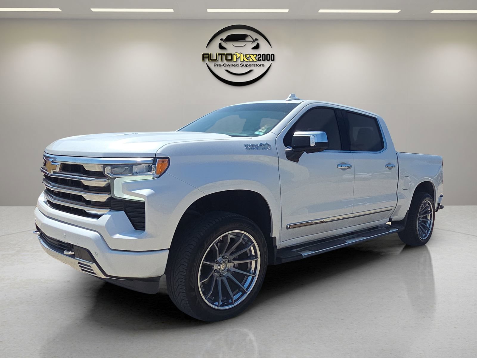 Used 2022 Chevrolet Silverado 1500 High Country w/ Z71 Off-Road Package image 3