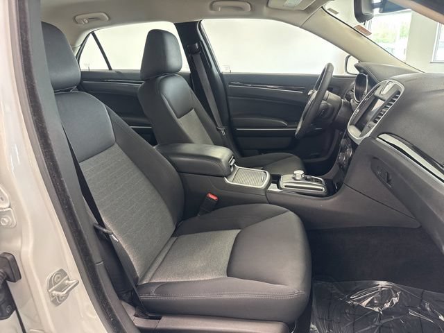 Used 2023 Chrysler 300 Touring AWD/4WD image 23