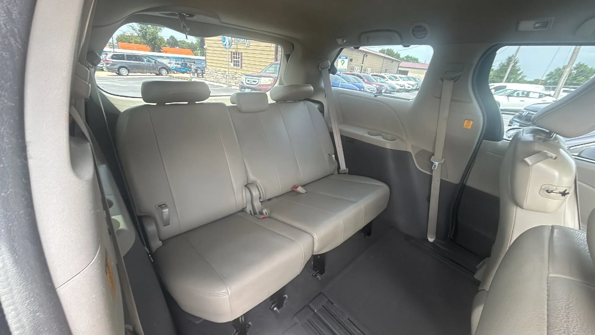 Used 2011 Toyota Sienna XLE FWD image 25