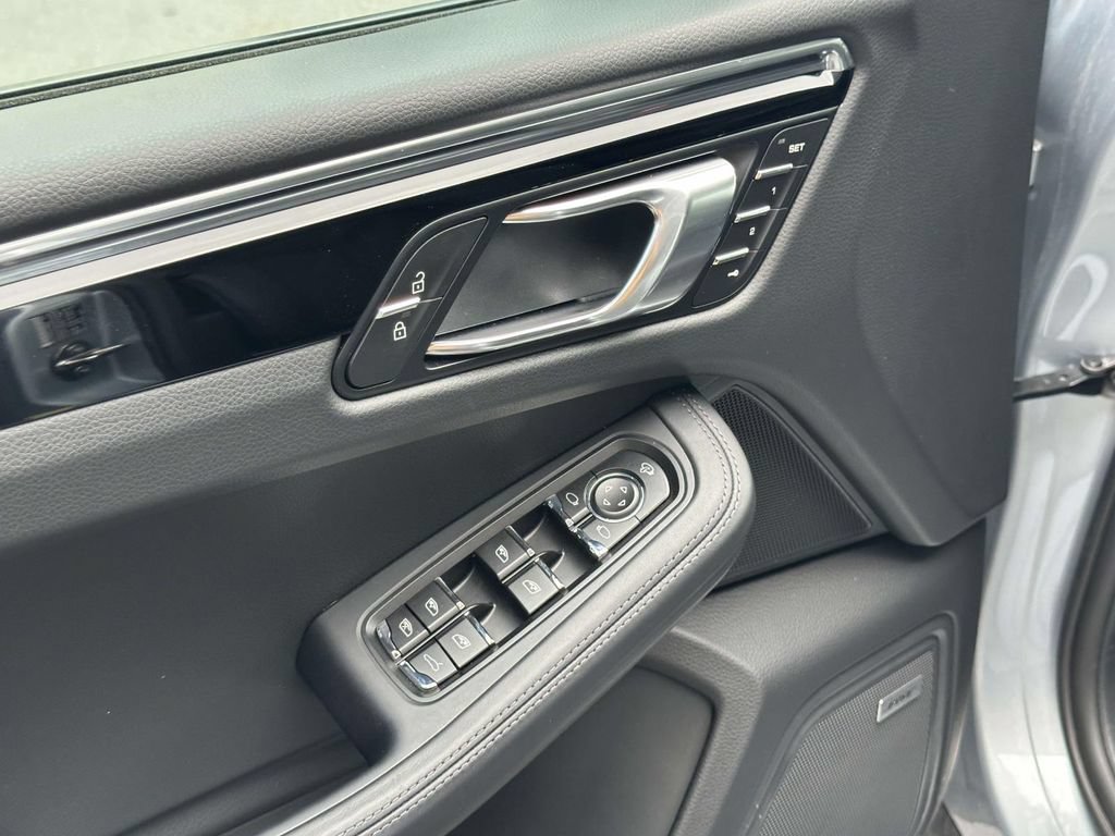 Certified 2026 Porsche Macan AWD/4WD image 19