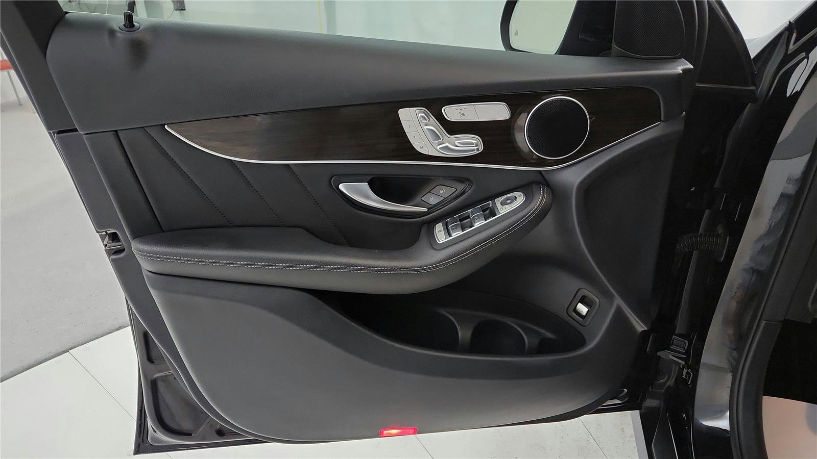 Used 2020 Mercedes-Benz GLC 300 4MATIC image 20