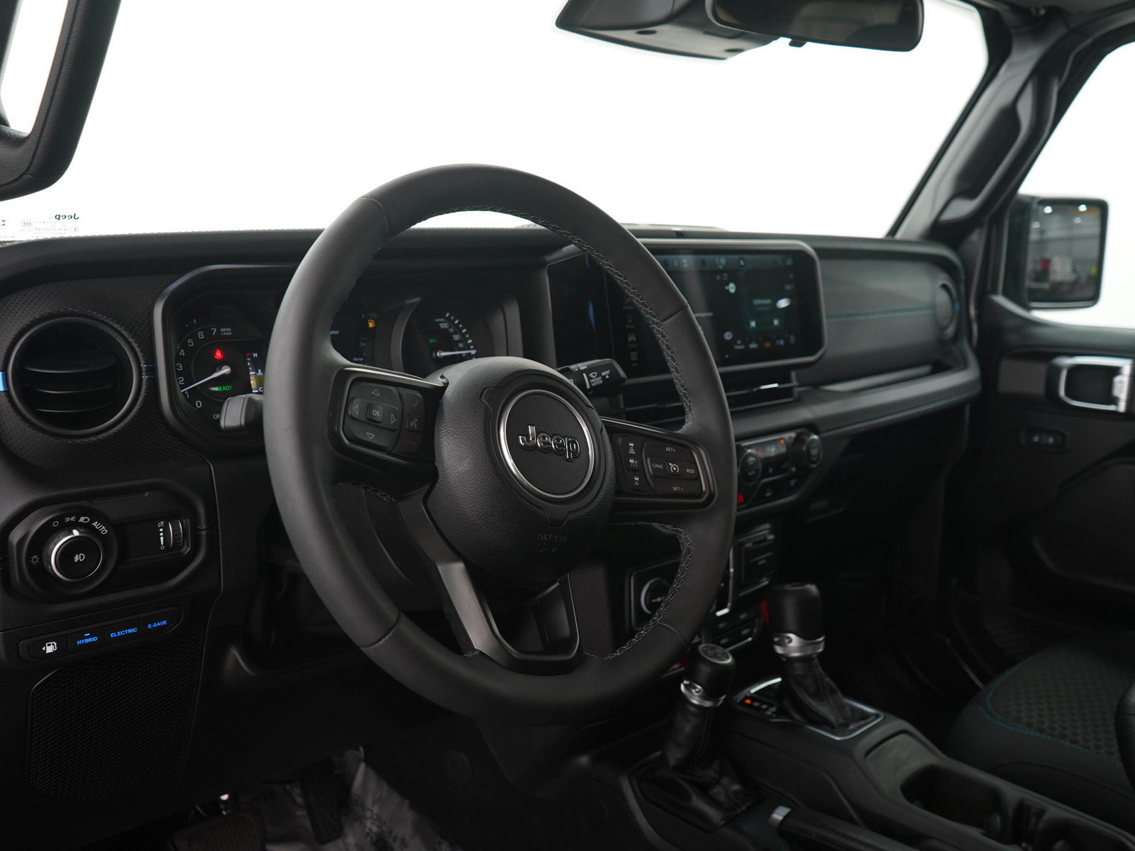 Used 2025 Jeep Wrangler Unlimited Rubicon 4xe w/ Convenience Group AWD/4WD image 22