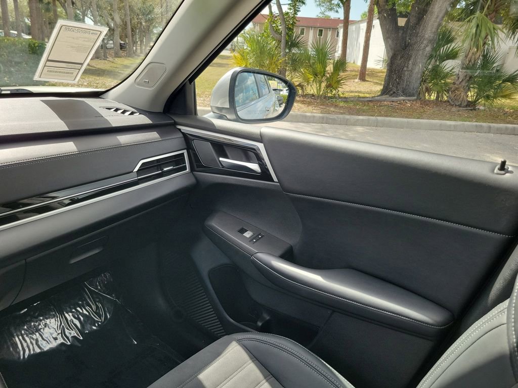 Used 2023 Mitsubishi Outlander SE image 19