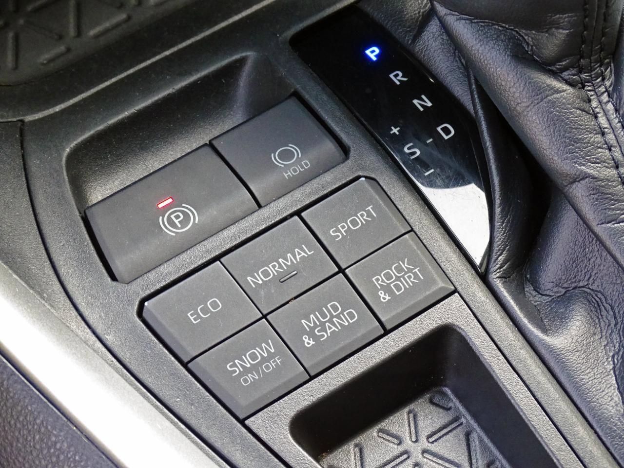 Used 2019 Toyota RAV4 XLE Premium w/ Cold Weather Package AWD/4WD image 18